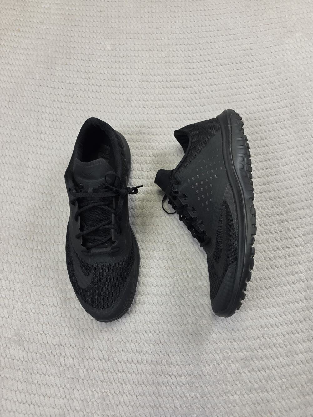 Nike Sneakers Mens Size 11.5 FS Lite Run 2 Trainers Black On Black